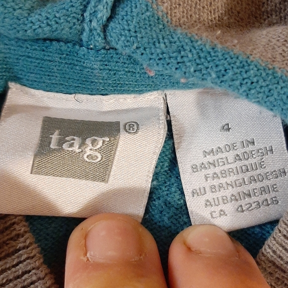 💜4/$20💜 Tag Sweater - Picture 3 of 5
